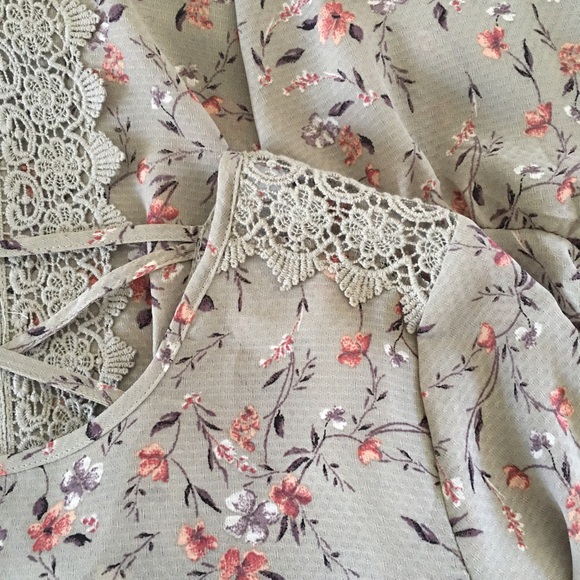 REWIND Woman’s Bell Sleeves Green/Flowers striped open back Top size L - Picture 5 of 7